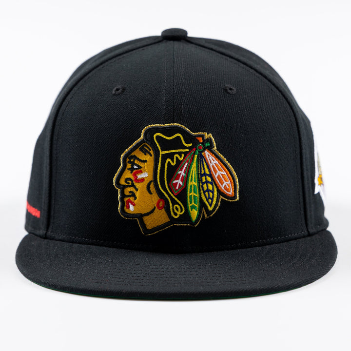 Mitchell &amp; Ness Chicago Blackhawks Madhouse on Madison Fitted Hat