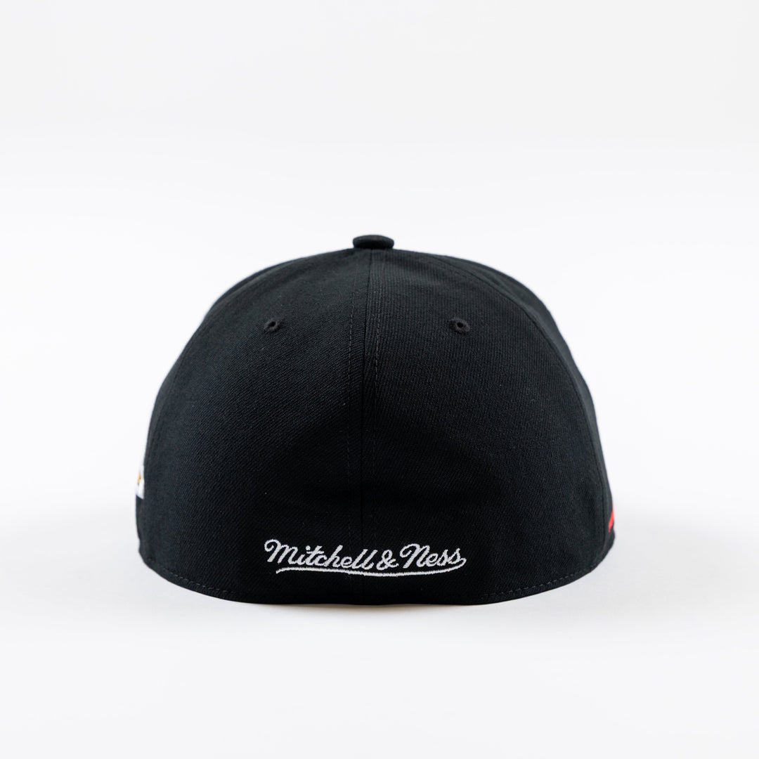 Mitchell &amp; Ness Chicago Blackhawks Madhouse on Madison Fitted Hat
