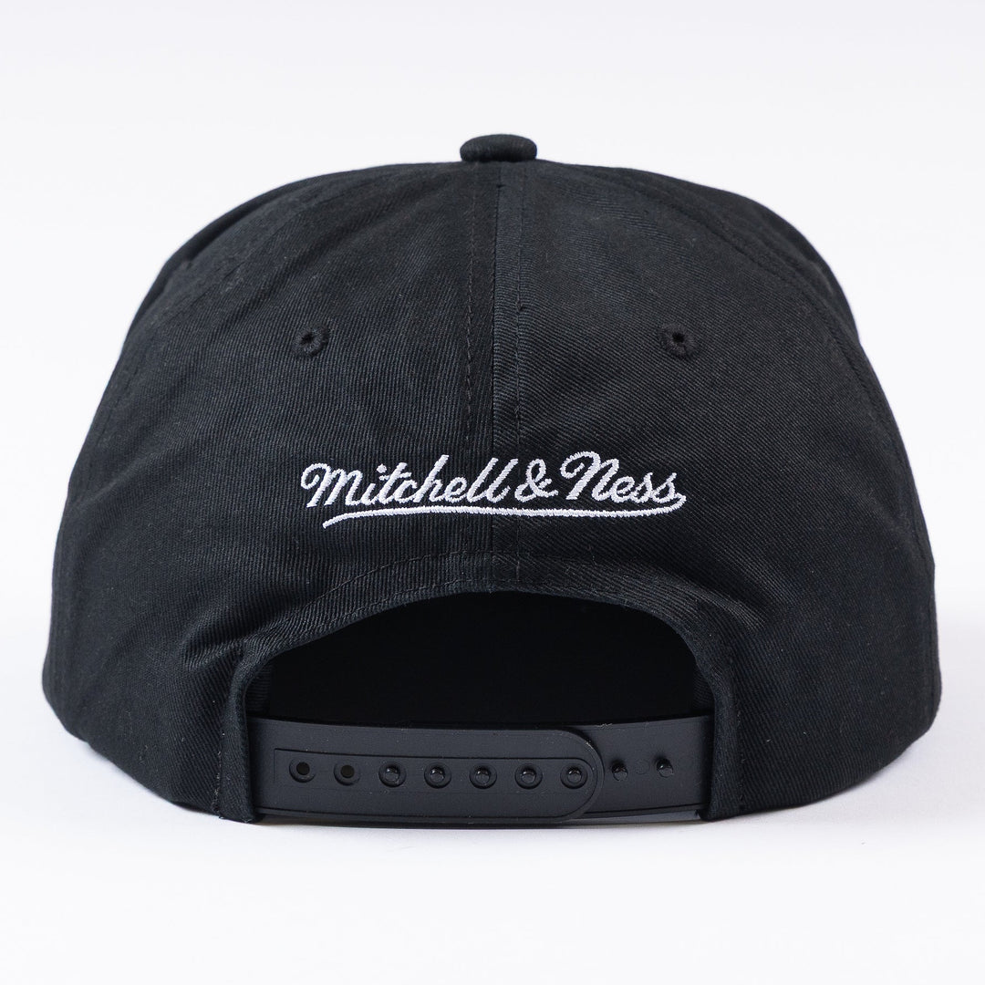 Mitchell &amp; Ness Chicago Blackhawks Black &amp; White Stripe Rope Snapback